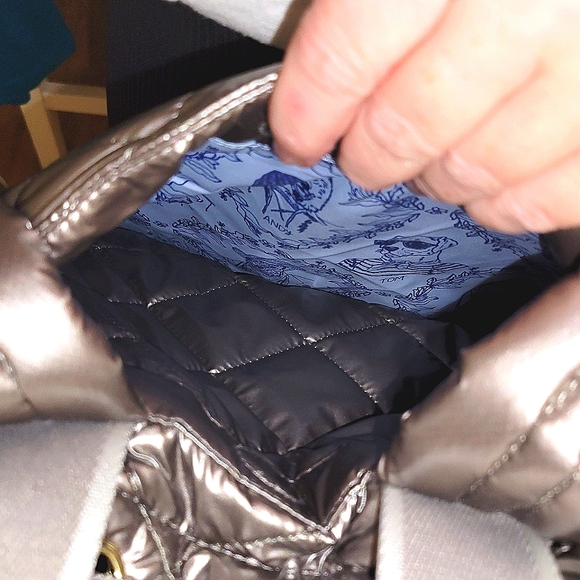 NWT Oliver Thomas Maxed Out Bucket Backpack Crossbody Bag Silver Taupe Metallic - Picture 9 of 11